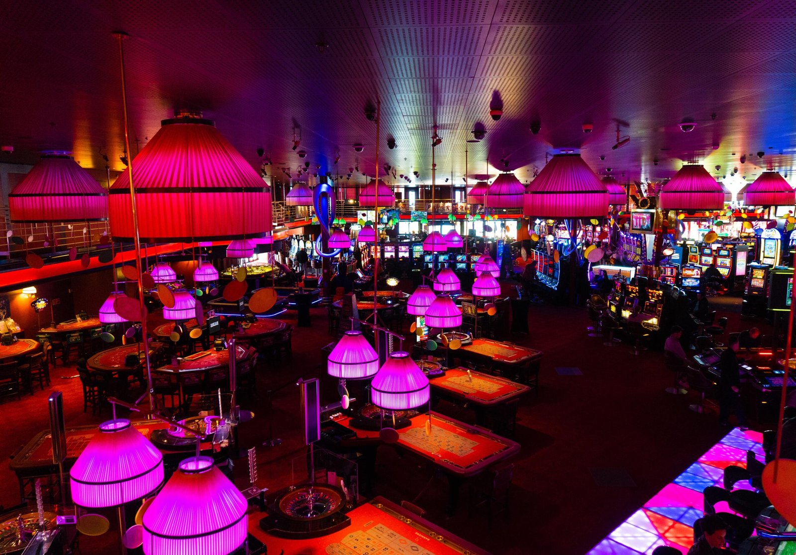 6 Tips to Use in a Live Casino and Win Big Money